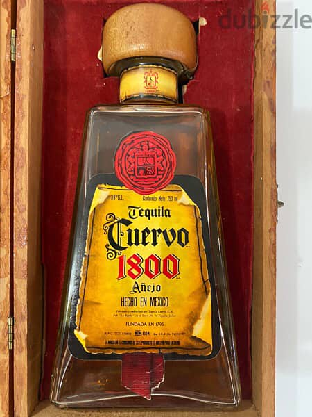 antique Cuervo 1800 Anejo bottle 4