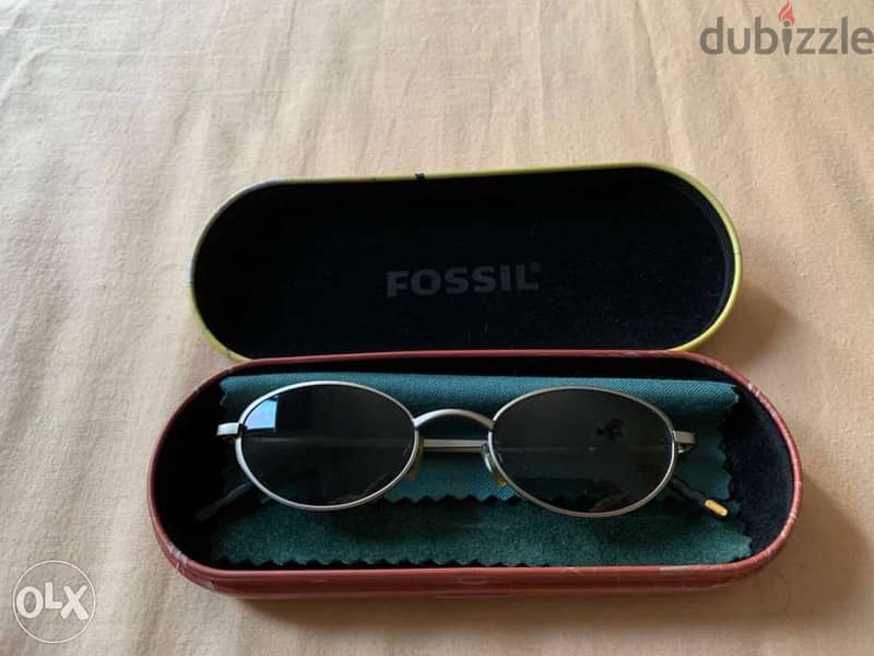 Glasses (Fossil) 2