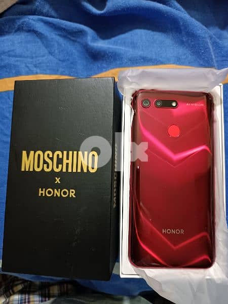 HONOR X BY MOSCHINO special edition 8 ram/ 256 rom. 2