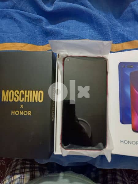 HONOR X BY MOSCHINO special edition 8 ram/ 256 rom. 3