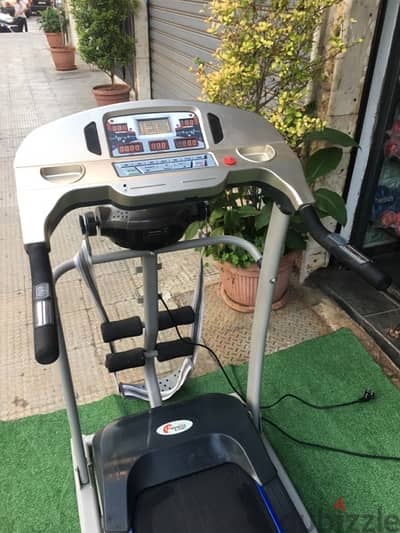 treadmill with vibration like new heavy duty very good quality