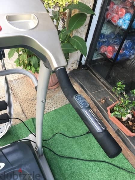 treadmill with vibration like new heavy duty very good quality 3