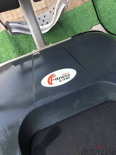 treadmill with vibration like new heavy duty very good quality 4