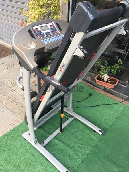 treadmill with vibration like new heavy duty very good quality 7