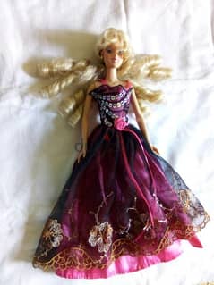 SLEEPING BEAUTY -AURORA Disney original as new doll curly hair=15$