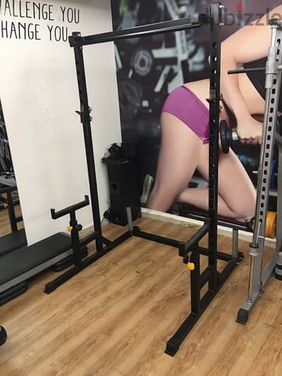 squat and bench rack like new heavy duty very good quality