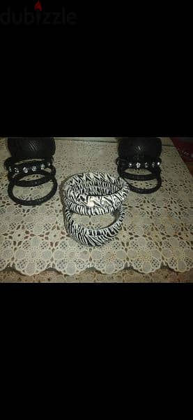 bracelet set of 4 bracelets 2 pattern with strass 1=5$ or 3= 13$ 7