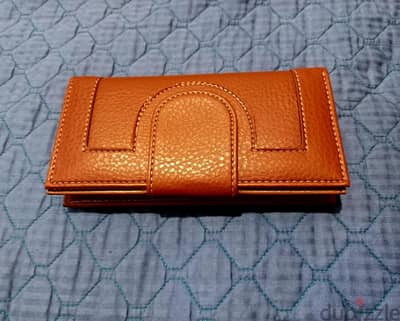 wallet brown color