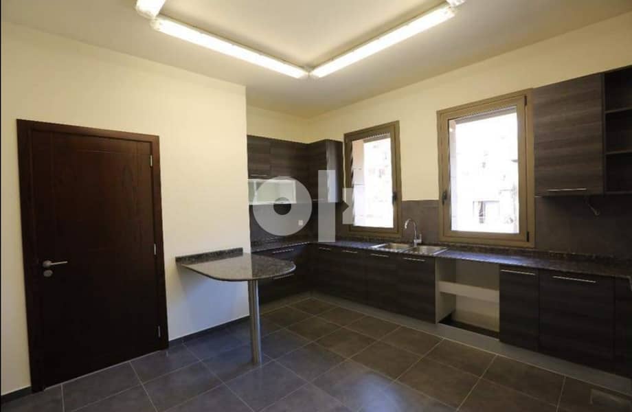 L07455 - Spacious modern apartment for rent in Achrafieh 4