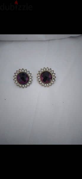 pick 3 earrings for 3= 10$ 10