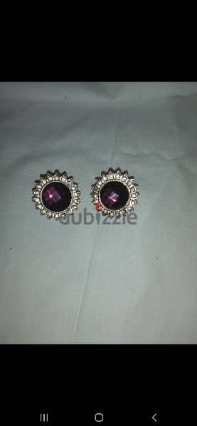 pick 3 earrings for 3= 10$ 12