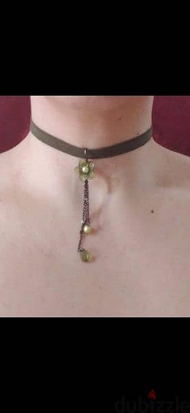 necklace choker black 2=10$ sequined or green army 2