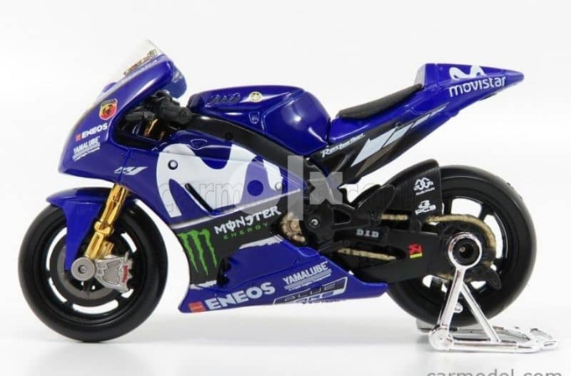 Yamaha YZR-M1 (Valentino Rossi 2018) diecast motorcycle model 1:18. 2