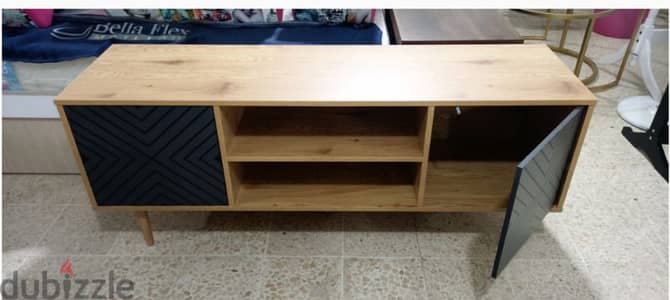 TV TABLE.      طاولة تلفزيون