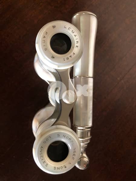 Mother of pearl opera glasses . 3