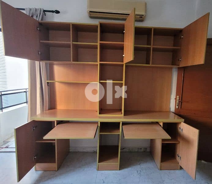 Bookcase with 2 desks 2