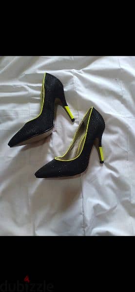 shoes black shinny stiletto neon trim 39/40 6