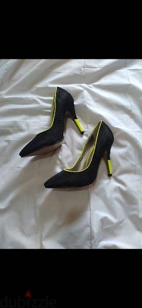 shoes black shinny stiletto neon trim 39/40 7