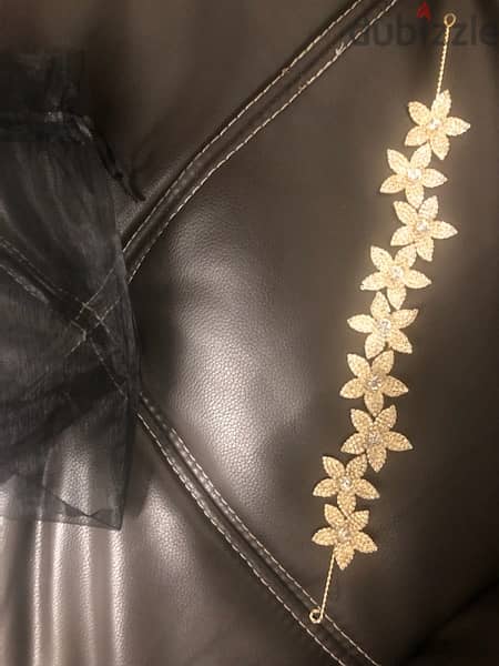 hair accesories; gold flowers, used once 3