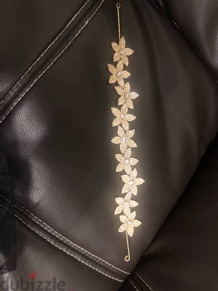 hair accesories; gold flowers, used once 4