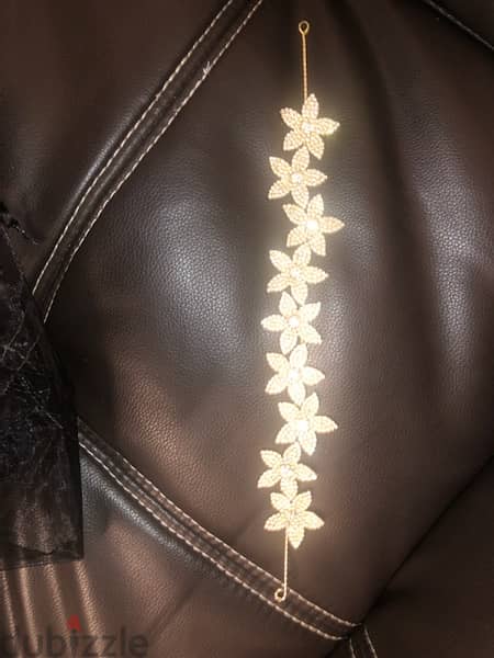 hair accesories; gold flowers, used once 7