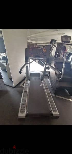 Life fitness treadmill like new 4