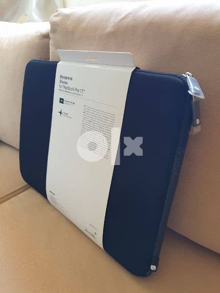 Incase Neoprene Sleeve for MacBook Pro 17" 2