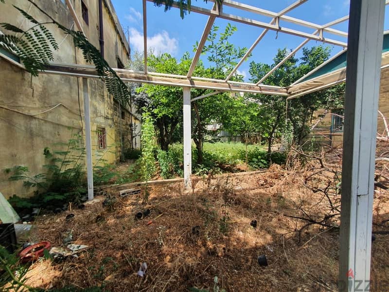 1093 Sqm | Land + Old House for sale in Dekweneh 0