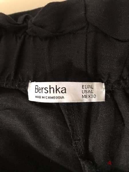 2  shorts L fits Medium white stradivarius Black Bershka 3