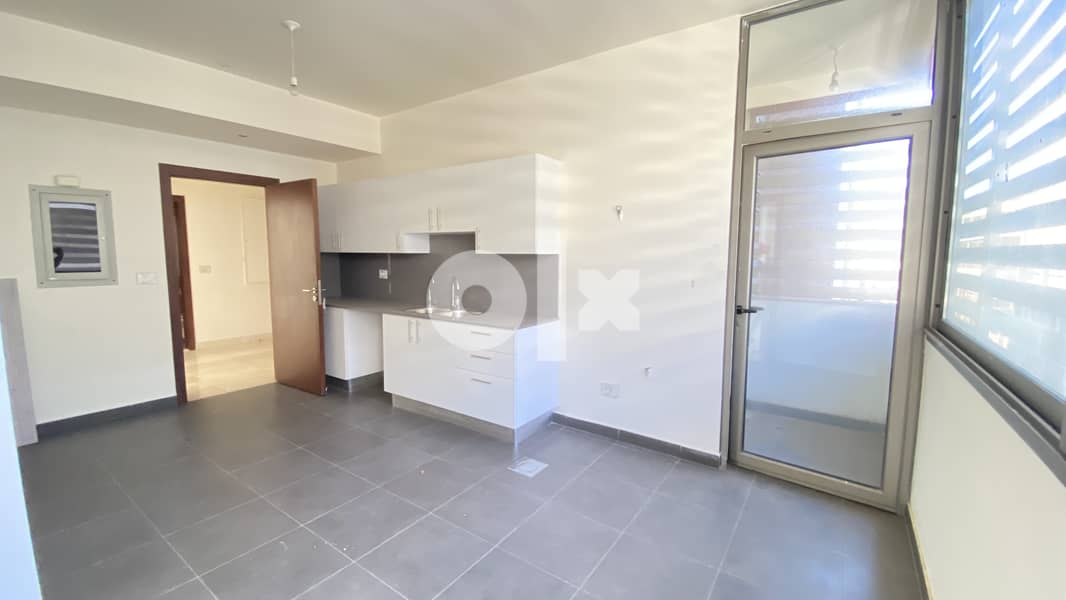 Full-floor Apartment For Sale in Hamra شقة للبيع في  في حمرا 8