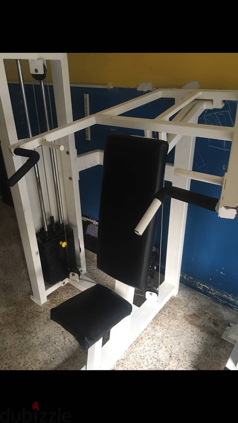 shoulder press machine like new we have also all sports equipment 2