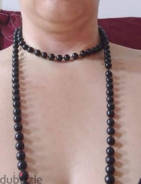 necklace 2 models necklace beads black 3