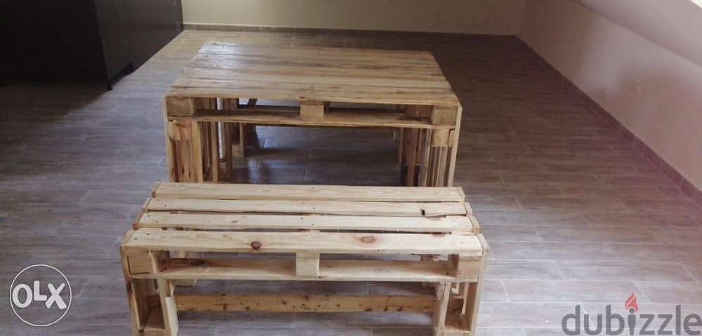 Pallets table with banches indoor طاولة طبالي مع مقعد 1