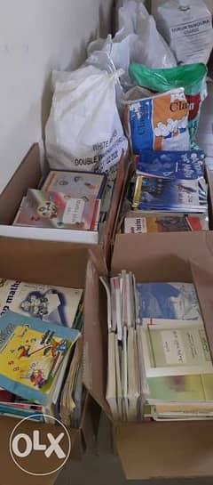 مجلات واصدارات مدرسية مجموعة كبيرة حوالي ١٠٠ كتاب 0