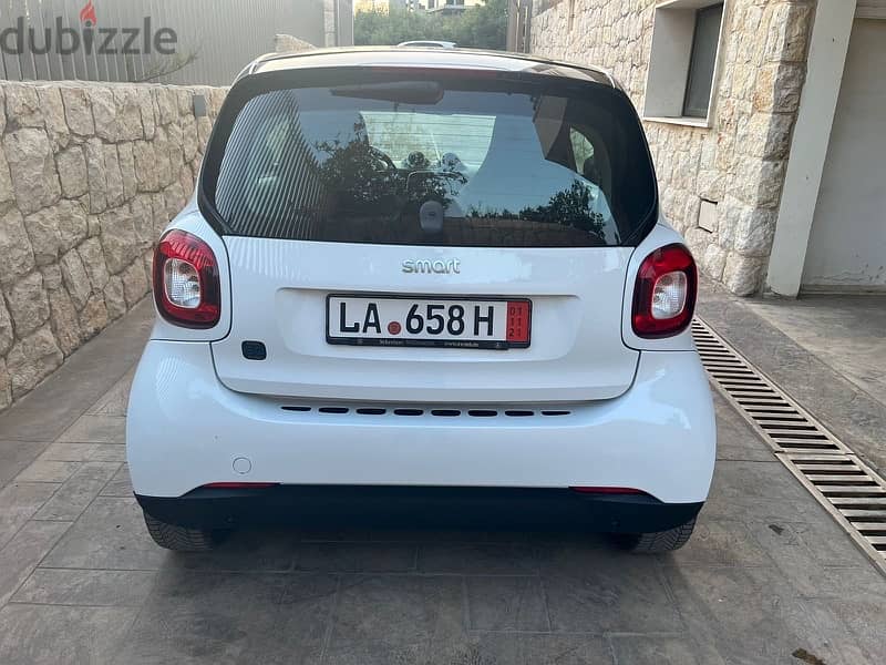 smart fortwo eq electric 2018 full options from germany!white in black 1