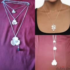 necklace vintage 3 layers3 flowers white . silver tone chain 0