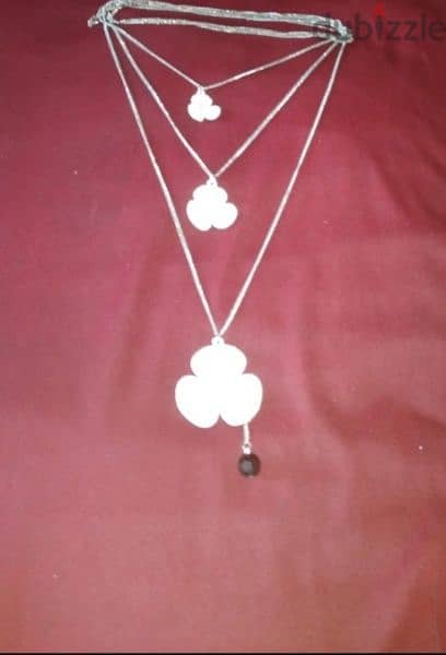 necklace vintage 3 layers3 flowers white  1=7$ or 3=15$ 2