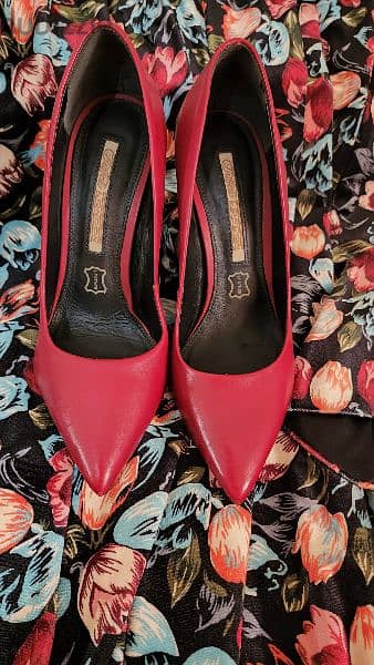 Buffalo London Red shoes heels 38 39 سكربينة جلد كعب خشب 1
