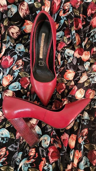 Buffalo London Red shoes heels 38 39 سكربينة جلد كعب خشب 2
