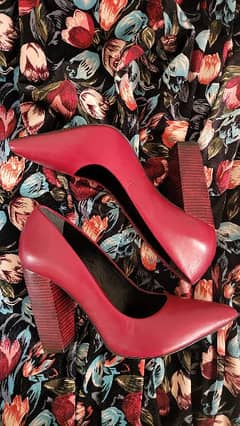 Buffalo London Red shoes heels 38 39 سكربينة جلد كعب خشب