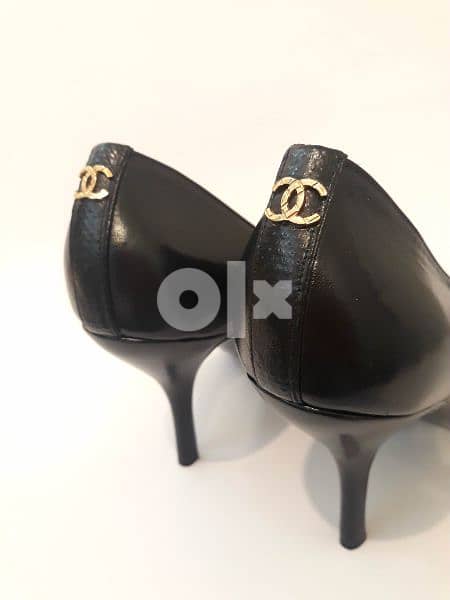 Authentic Chanel black leather pumps 3