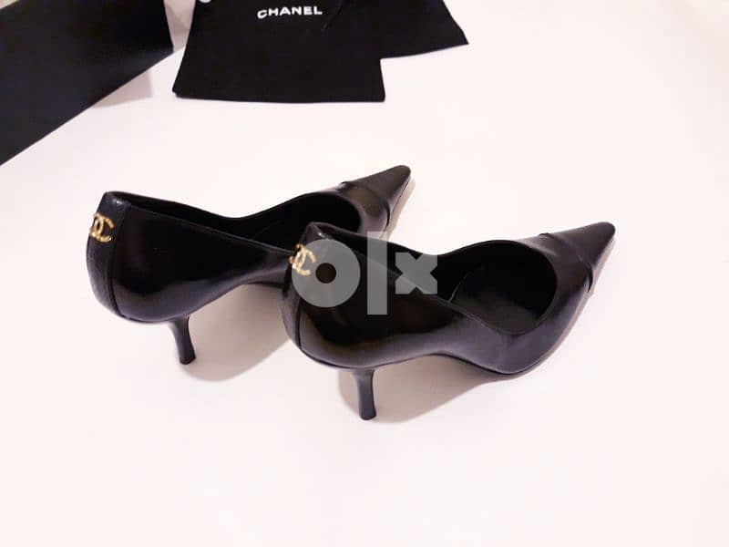 Authentic Chanel black leather pumps 5