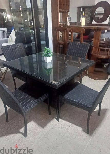 table resine with 4 chairs.  طاولة رزين مع اربع كراسي 1