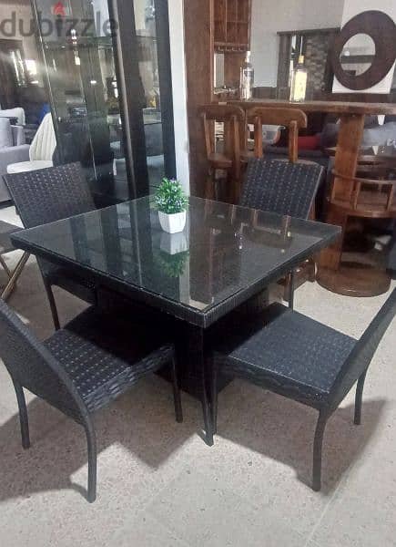 table resine with 4 chairs.  طاولة رزين مع اربع كراسي 3