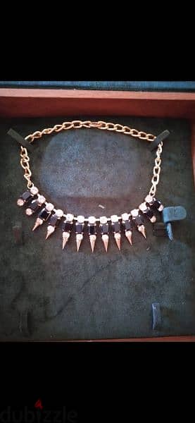 spikes necklace gold tone with black stones 2