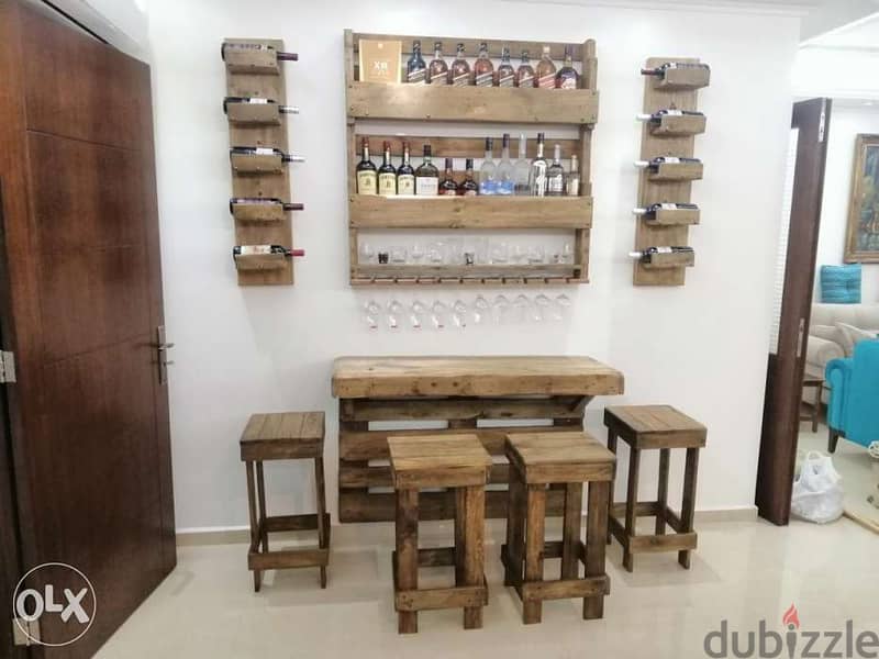 Creative Pallet bars with stands بار خشب مع ستاند طبلية 1