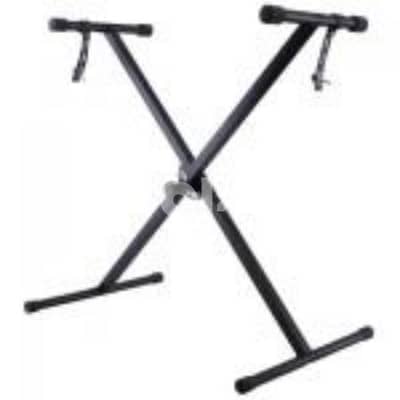 Single braced keyboard stand