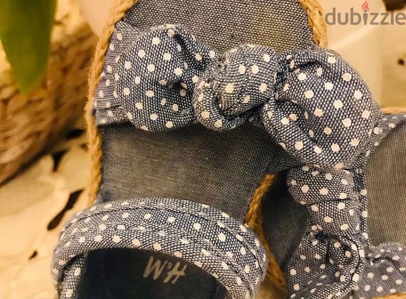 H&M sandal blue and white dotted size 18-19 1
