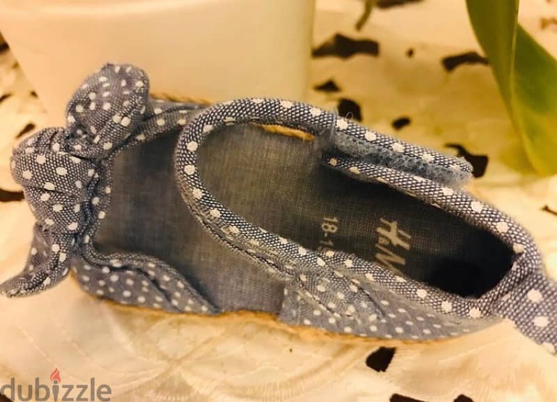 H&M sandal blue and white dotted size 18-19 2