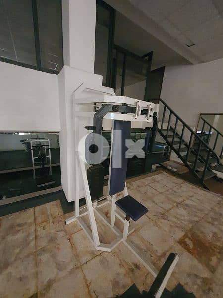 Gym equipments smith  machine 03027072 GEO SPORTS  مكنة لتمرين الظهر 1